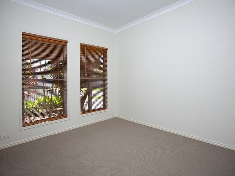 16 Foambark Street, North Lakes QLD 4509