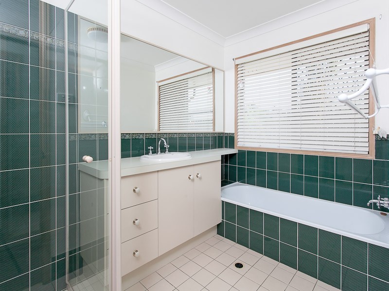 4 Pine Bark Court, Albany Creek QLD 4035