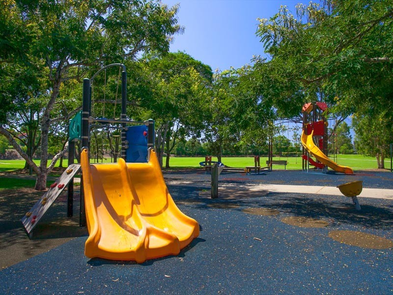 4 Pine Bark Court, Albany Creek QLD 4035