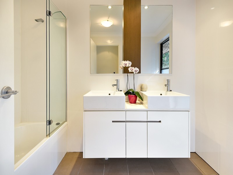 64 Collins Road, Everton Hills QLD 4053