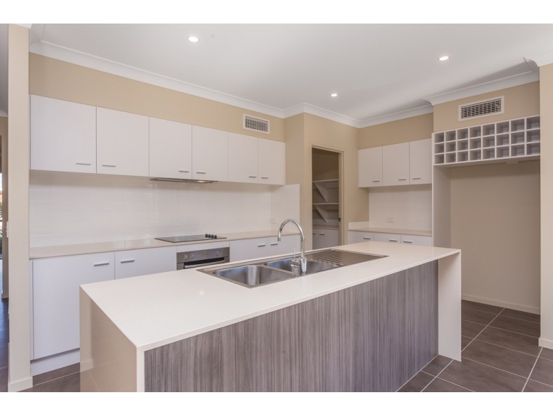 2 Outlook Crescent, Bridgeman Downs QLD 4035
