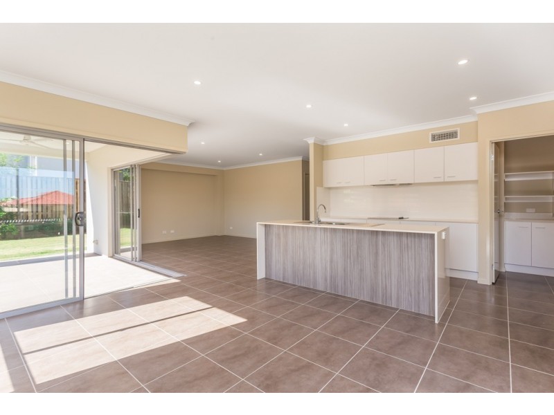 2 Outlook Crescent, Bridgeman Downs QLD 4035