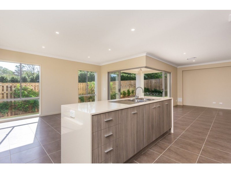 2 Outlook Crescent, Bridgeman Downs QLD 4035