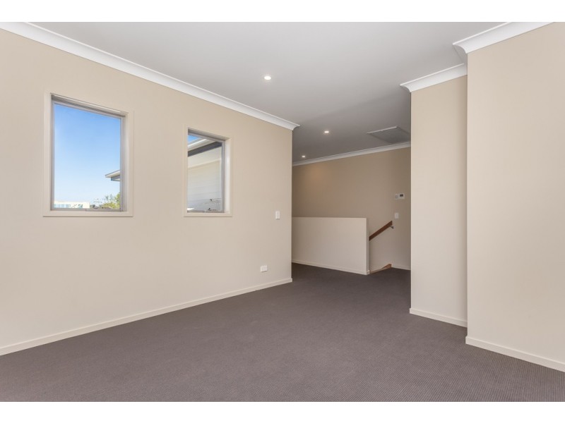 2 Outlook Crescent, Bridgeman Downs QLD 4035