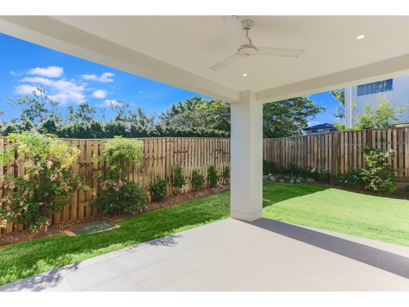 2 Outlook Crescent, Bridgeman Downs QLD 4035