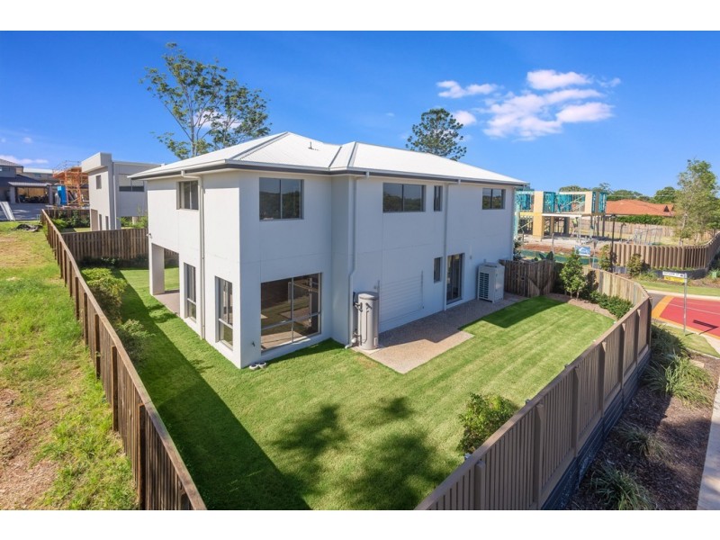 2 Outlook Crescent, Bridgeman Downs QLD 4035