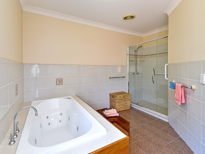 12 Inverness Court, Albany Creek QLD 4035