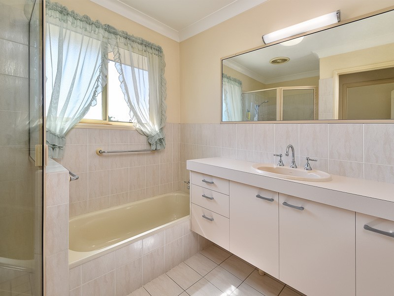 12 Inverness Court, Albany Creek QLD 4035