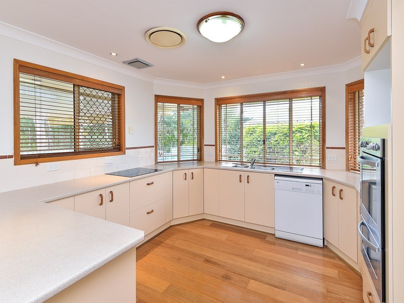 15 Glenside Place, Bridgeman Downs QLD 4035