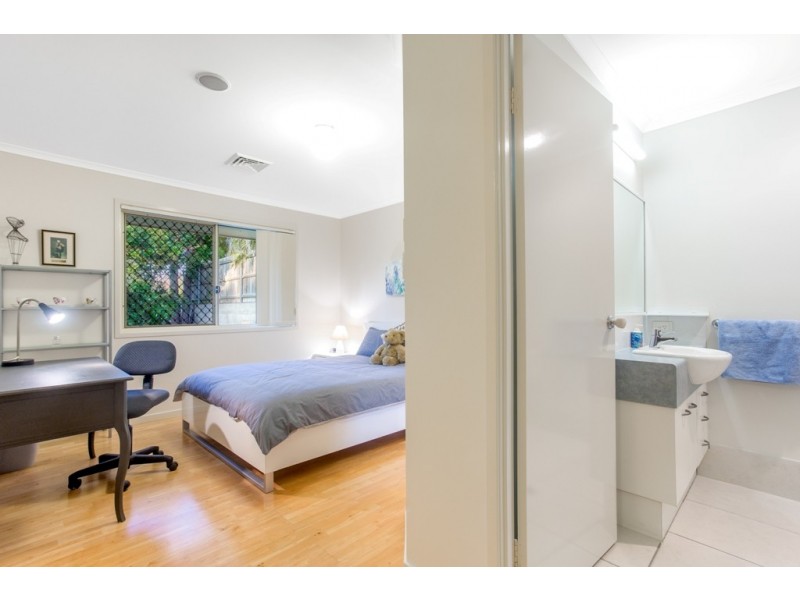 3 Bookleaf Place, Bridgeman Downs QLD 4035