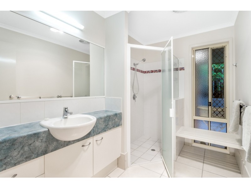 3 Bookleaf Place, Bridgeman Downs QLD 4035