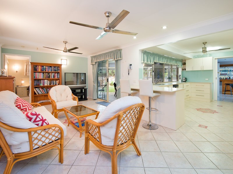 9 Prasada Court, Eatons Hill QLD 4037