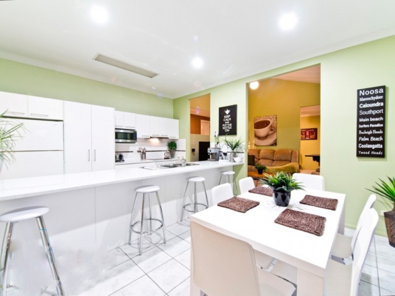 16 Elwood Court, Eatons Hill QLD 4037