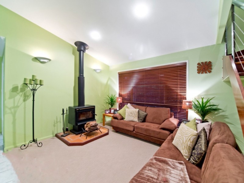 16 Elwood Court, Eatons Hill QLD 4037