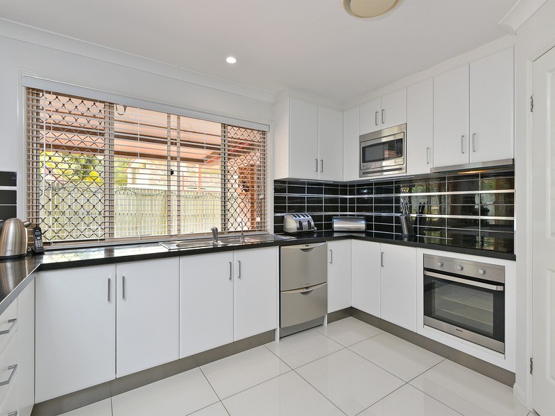 8 Glenside Place, Bridgeman Downs QLD 4035