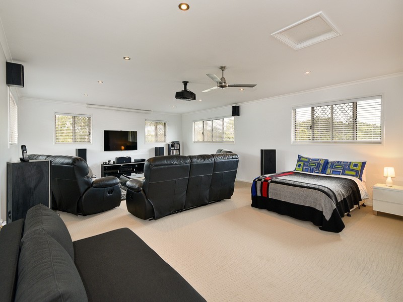 8 Glenside Place, Bridgeman Downs QLD 4035