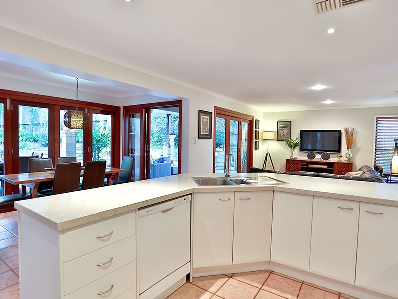 4 Landon Close, Mcdowall QLD 4053