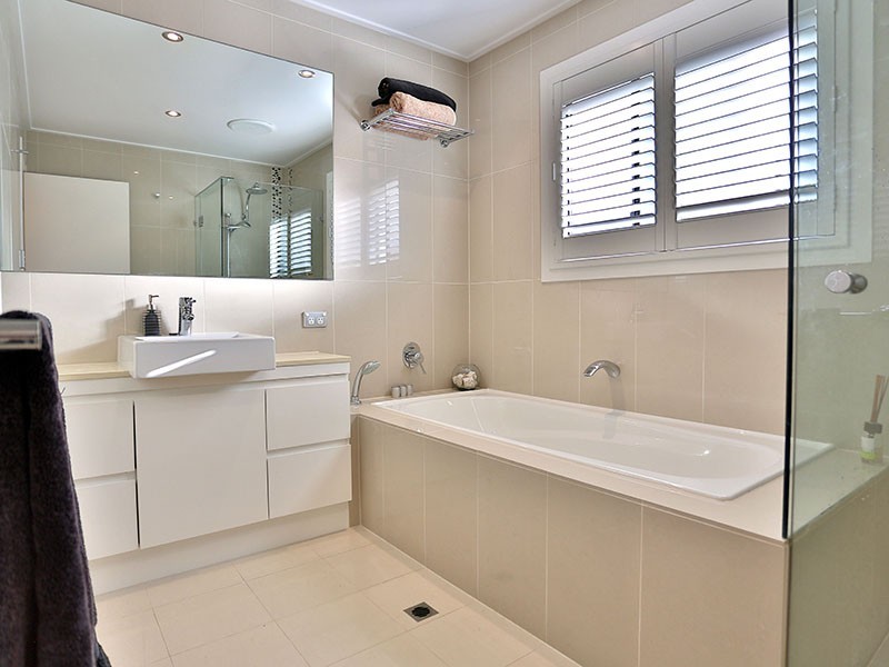 4 Landon Close, Mcdowall QLD 4053