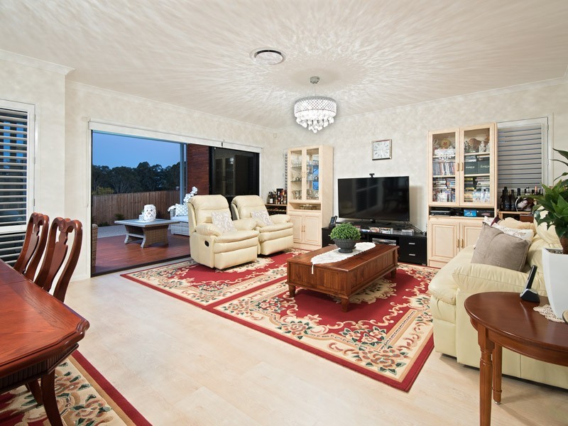 12 Sovereign Place, Bridgeman Downs QLD 4035