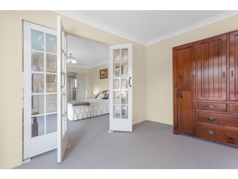 4 Donat Close, Stafford Heights QLD 4053