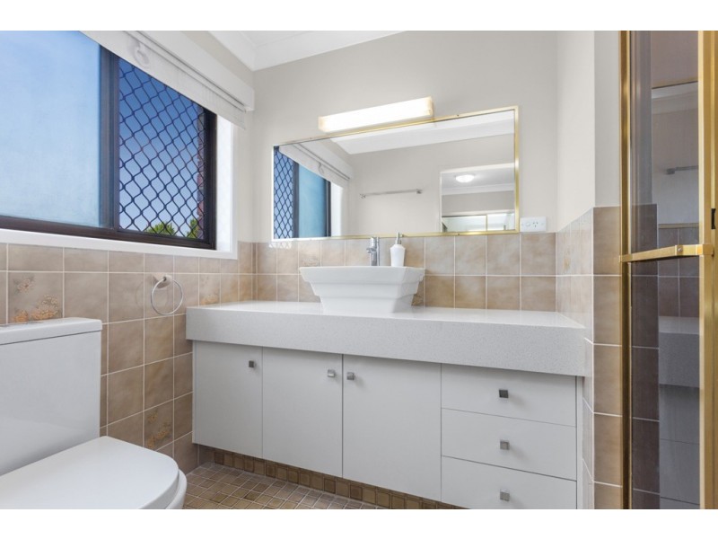 4 Donat Close, Stafford Heights QLD 4053