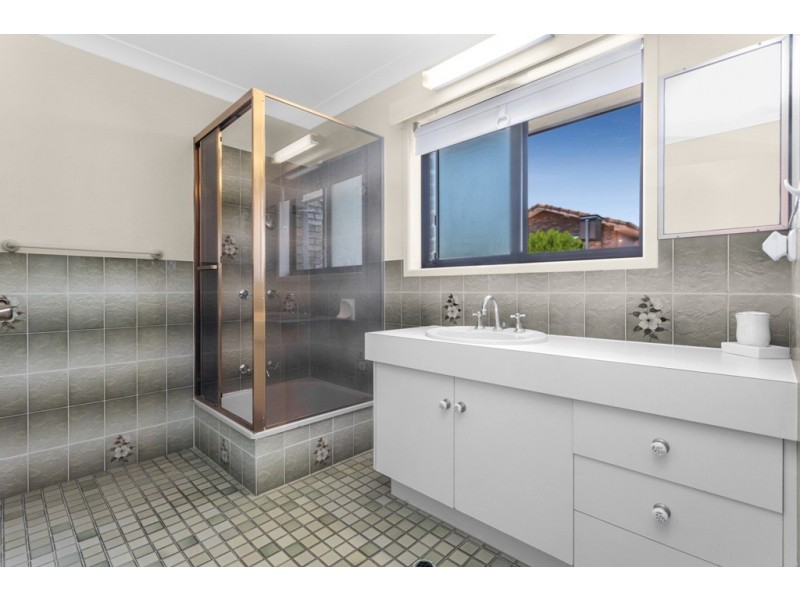 4 Donat Close, Stafford Heights QLD 4053