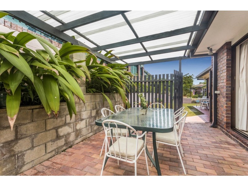 4 Donat Close, Stafford Heights QLD 4053