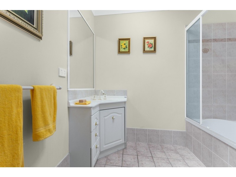 4 Siena Street Aka 4/24 Faheys Road East, Albany Creek QLD 4035