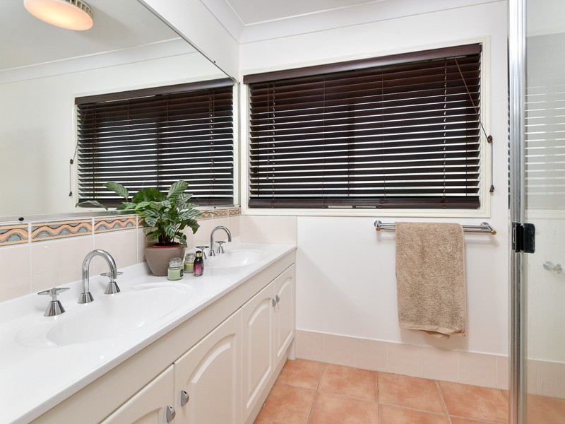 1 Pinehurst Court, Albany Creek QLD 4035