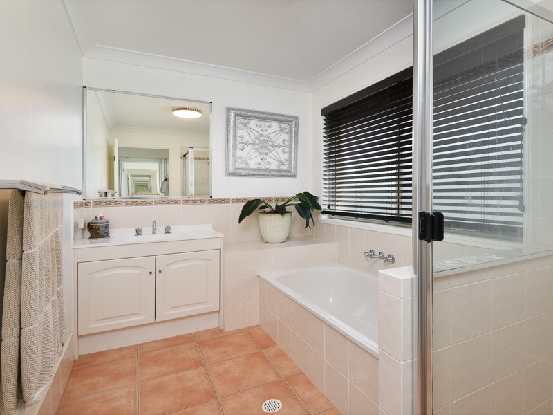 1 Pinehurst Court, Albany Creek QLD 4035