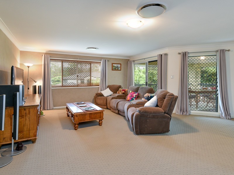 1 Pinehurst Court, Albany Creek QLD 4035