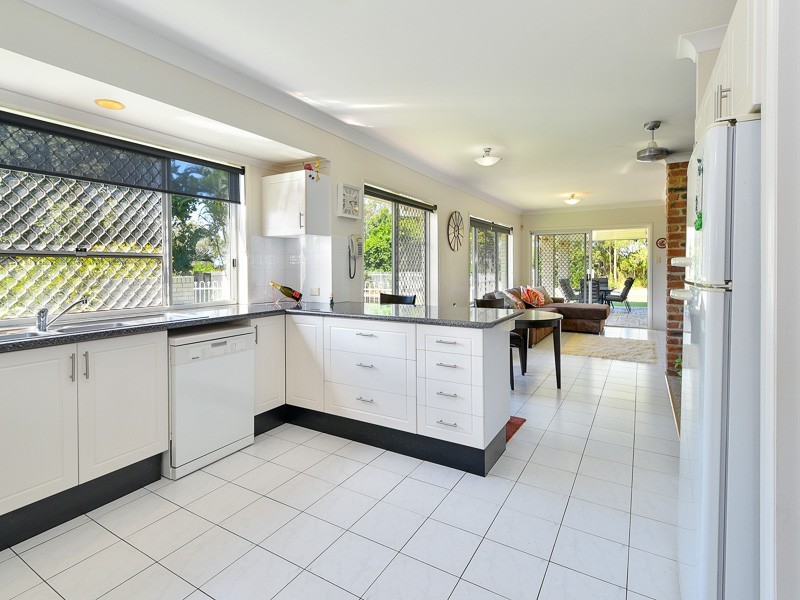 76 Oakmont Crescent, Albany Creek QLD 4035