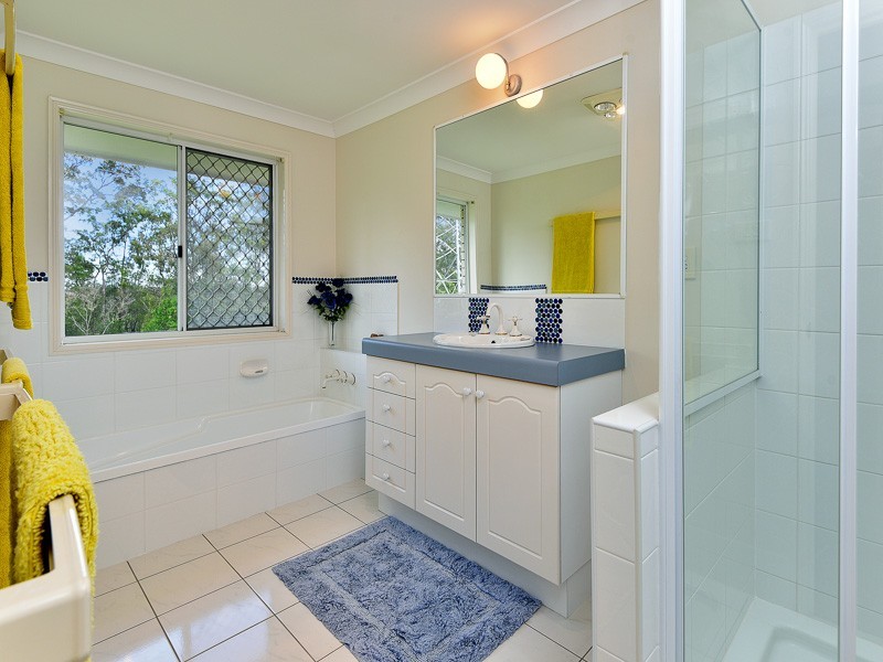 76 Oakmont Crescent, Albany Creek QLD 4035
