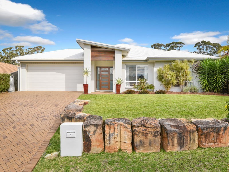 3 Bend Court, Eatons Hill QLD 4037