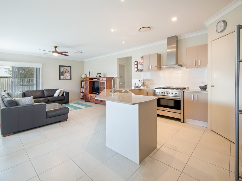 3 Bend Court, Eatons Hill QLD 4037