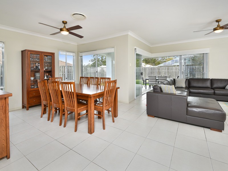 3 Bend Court, Eatons Hill QLD 4037