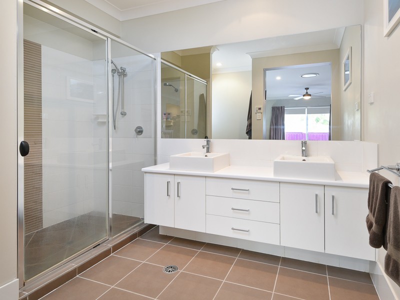 3 Bend Court, Eatons Hill QLD 4037