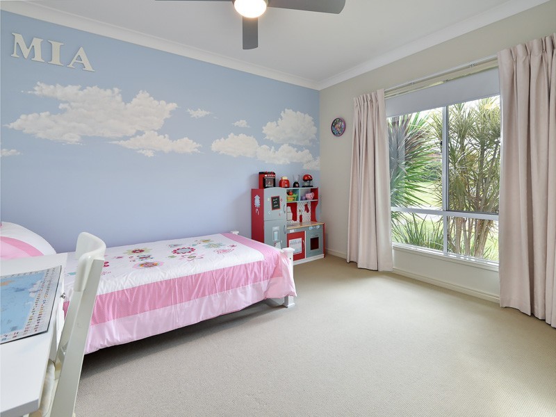3 Bend Court, Eatons Hill QLD 4037