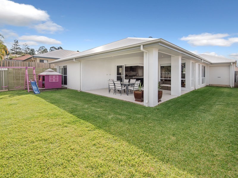3 Bend Court, Eatons Hill QLD 4037