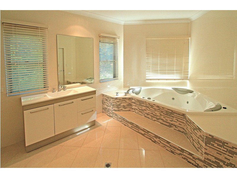 27 Island View Crescent, Barlows Hill QLD 4703