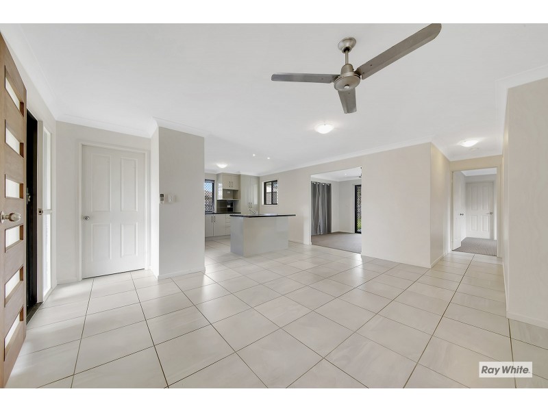 14 riviera way, Mulambin QLD 4703