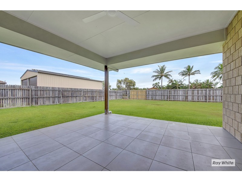 14 riviera way, Mulambin QLD 4703