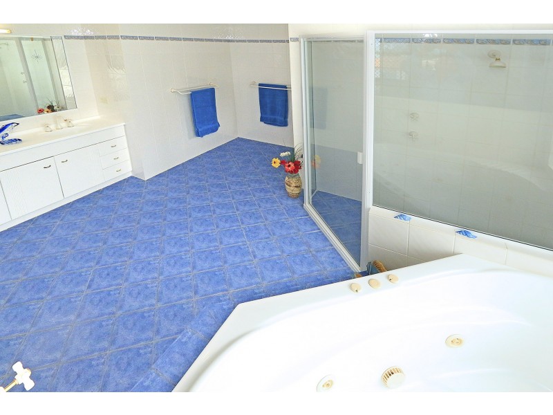 100 Pacific Heights Road, Pacific Heights QLD 4703