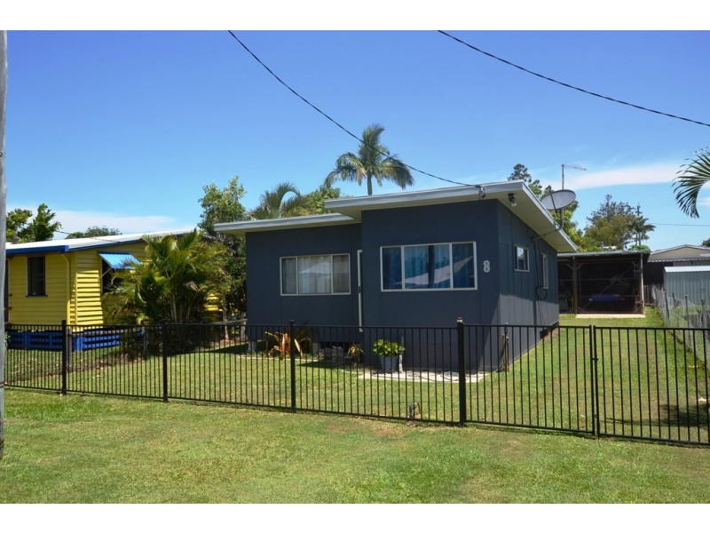 8 Meadow Street, Keppel Sands QLD 4702