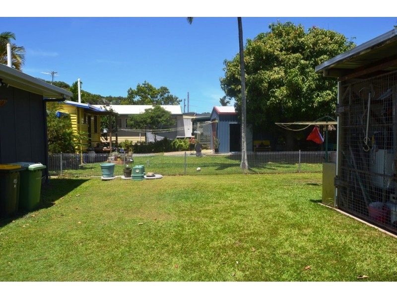 8 Meadow Street, Keppel Sands QLD 4702