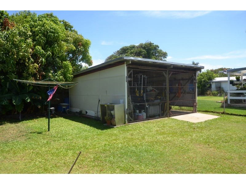 8 Meadow Street, Keppel Sands QLD 4702
