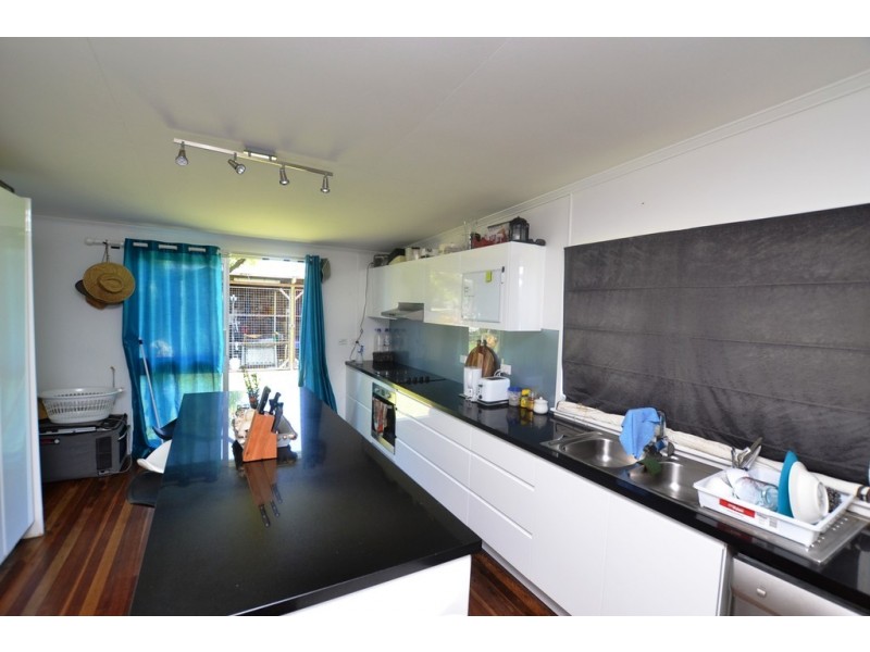 8 Meadow Street, Keppel Sands QLD 4702