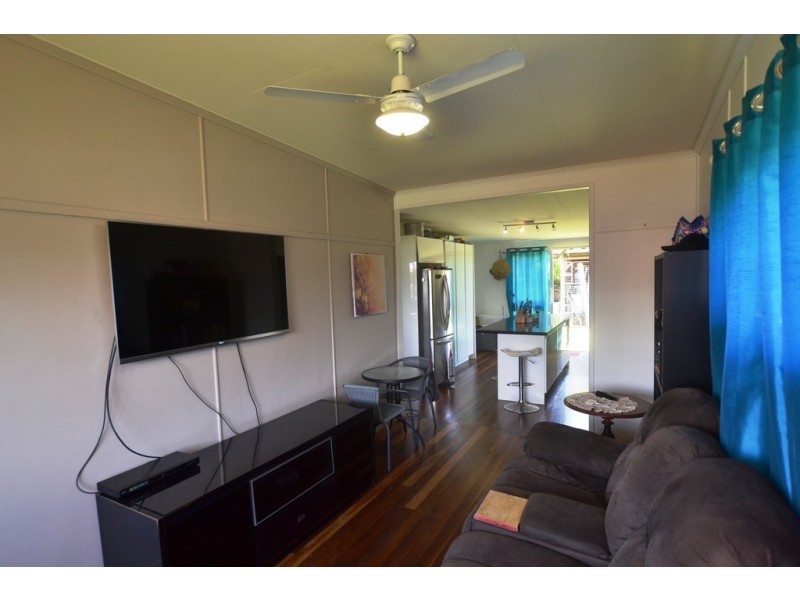 8 Meadow Street, Keppel Sands QLD 4702