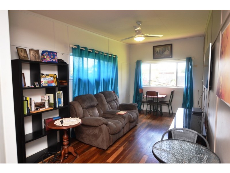 8 Meadow Street, Keppel Sands QLD 4702