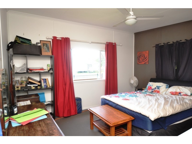 8 Meadow Street, Keppel Sands QLD 4702